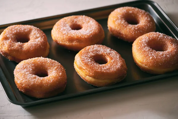 Fried Donuts Porcukorral Fém Sütés Csészébe — Stock Fotó