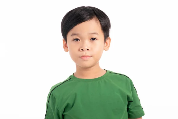 Χαρούμενο Και Έξυπνο Ασιατικό Αγόρι Απομονωμένο Λευκό Φόντο — Φωτογραφία Αρχείου