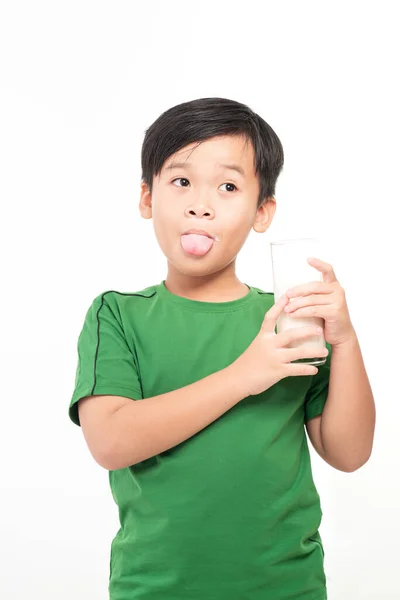 Niño Feliz Con Vaso Leche Aislado Sobre Fondo Blanco — Foto de Stock