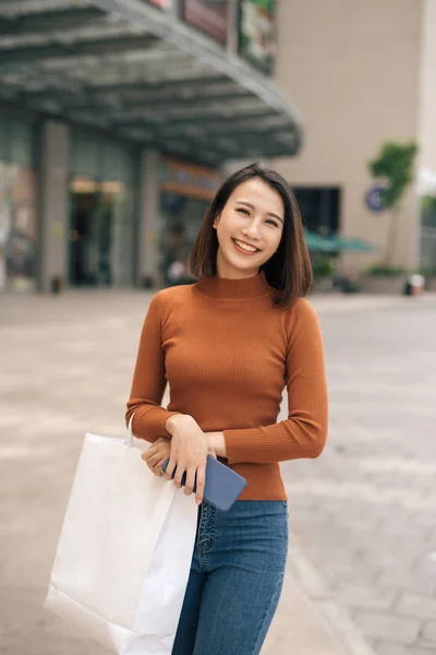 Felicità Consumismo Vendita Concetto Persone Giovane Donna Asiatica Sorridente Con — Foto Stock