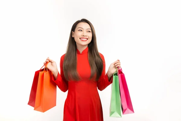 Mujer Vietnamita Vistiendo Ropa Tradicional Dai Sosteniendo Bolsas Compras Festival — Foto de Stock