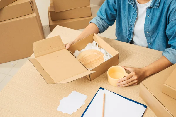 Woman Packing Cardboard Boxes Picking Putting Products — Stock Photo, Image