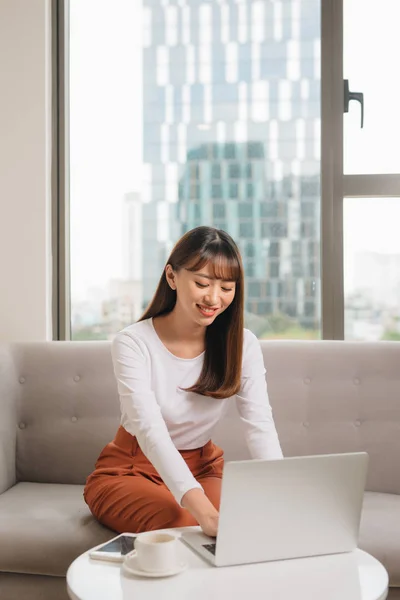 Young Woman Casual Clothes Sitting Sofa Cozy Home Interior Technology — Stock Photo, Image