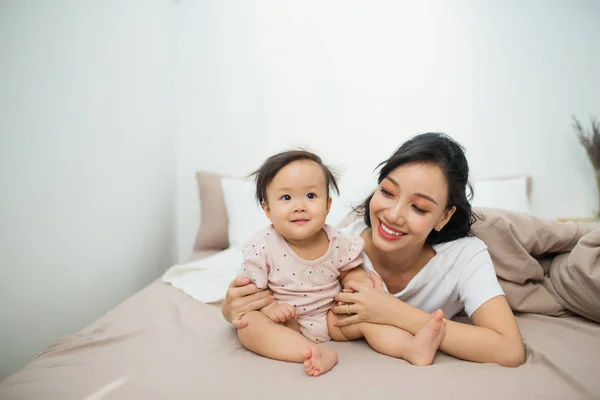 Beatuful Mother Playing Daughter Little Girl Have Fun Home — Stock Photo, Image