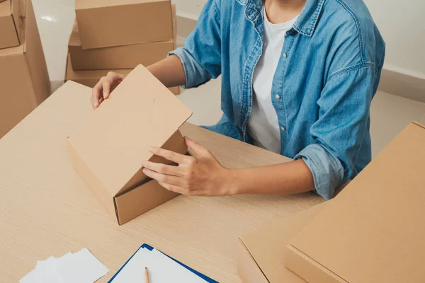 Woman Hand Pack Products Prepare Shipments — 스톡 사진