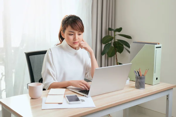 Young Asian Beautiful Woman Works Computer Home Laptop Desk Freelancer — Stock Photo, Image