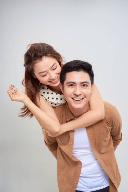 Sevgilisi genç gülümseyen kız portresi hugs