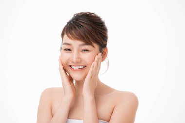 Temiz ciltli güzel Asyalı kadın..