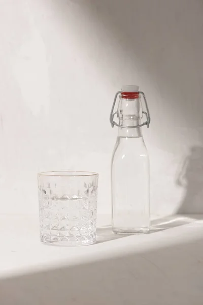 Γυάλινο Μπουκάλι Νερό Πόσιμο Γυαλί — Φωτογραφία Αρχείου