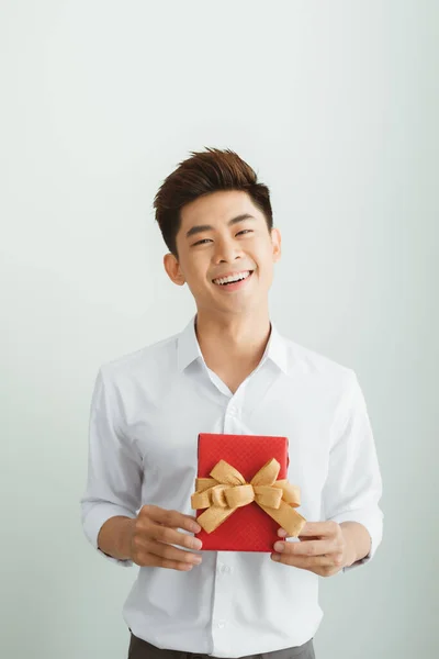 Joven Empresario Sosteniendo Con Caja Regalo Roja — Foto de Stock