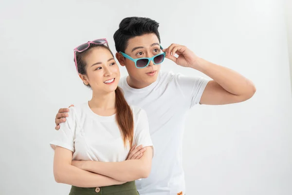 Sorprendidos Jóvenes Amigos Pareja Familiares Dejando Caer Las Gafas Sintiéndose — Foto de Stock