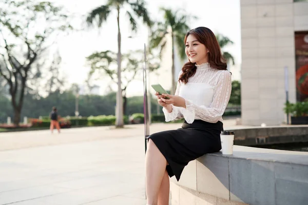 Successful Businesswoman Entrepreneur Talking Cellphone While Outdoor City Business Woman — Stock Photo, Image