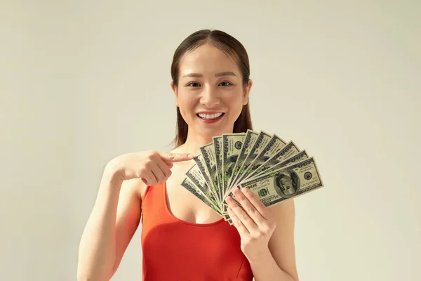 Foto Mulher Rica Roupas Básicas Segurando Dinheiro Dólar Isolado Sobre — Fotografia de Stock