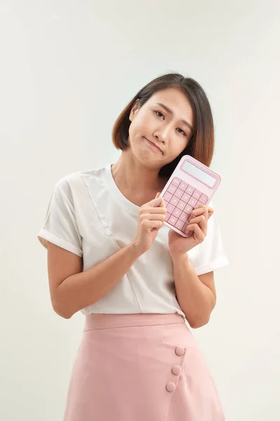 Mujer Joven Con Calculadora Aislada Sobre Fondo Blanco — Foto de Stock