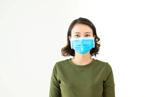 Asiatisk Kvinna Bär Ansiktsmask För Skydd Mot Luftföroreningar Eller Virus — Stockfoto