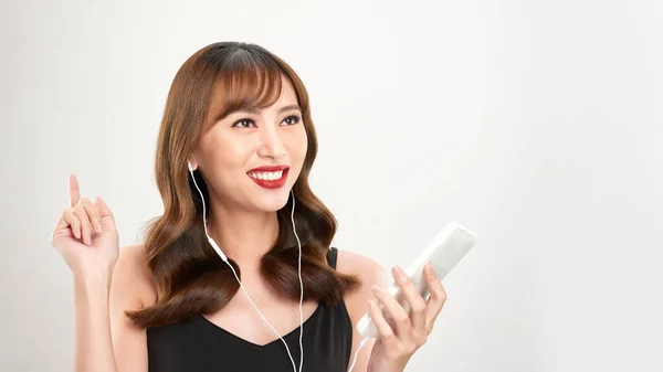 Heureuse Femme Asiatique Écoutant Musique Sur Écouteurs Jeune Frais Asiatique — Photo