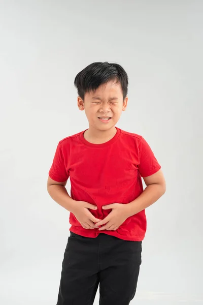 Λυπημένο Μικρό Ασιατικό Αγόρι Που Υποφέρει Από Στομαχόπονο Κρατώντας Στομάχι — Φωτογραφία Αρχείου