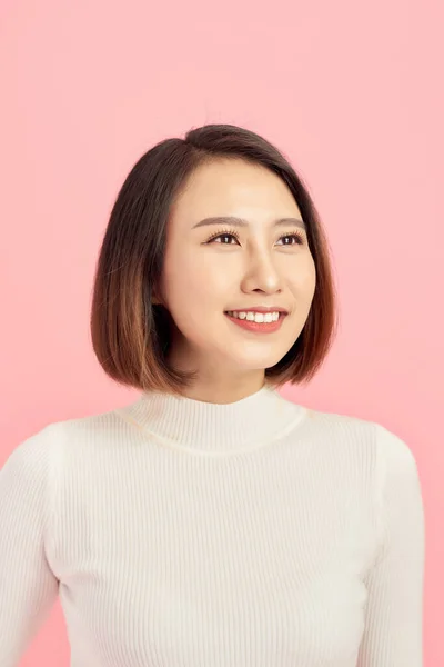 Retrato Jovem Mulher Asiática Confiante Fundo Rosa — Fotografia de Stock