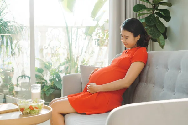Schöne Junge Asiatin Freut Sich Sich Zukunft Ihr Neugeborenes Kind — Stockfoto