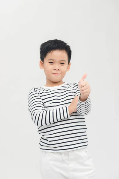 Retrato Niño Sonriente Sosteniendo Pulgar Hacia Arriba Aislado Sobre Fondo — Foto de Stock