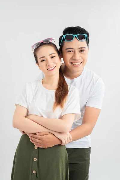 Feliz Pareja Abrazo Aislado Sobre Fondo Blanco Hombre Gafas Emoción —  Fotos de Stock