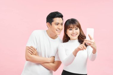 Dijital kamera odaklı sosyal ağ dinlenme gençlik kavramı. 