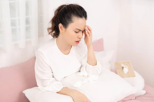 Image Ill Woman Headache Resting Bed — Stock Photo, Image