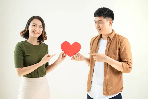 Jovem Casal Asiático Segurando Adesivo Coração — Fotografia de Stock