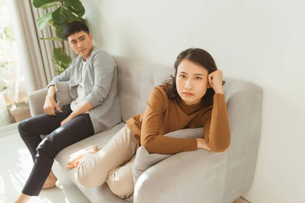 Upset Couple Home Handsome Man Beautiful Young Woman Having Quarrel — Stock Photo, Image