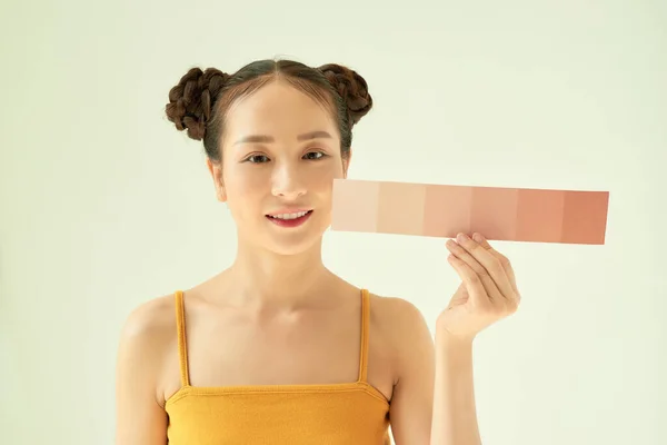Smiling Young Woman Skin Tone Palette Samples While Standing Light — Stock Photo, Image