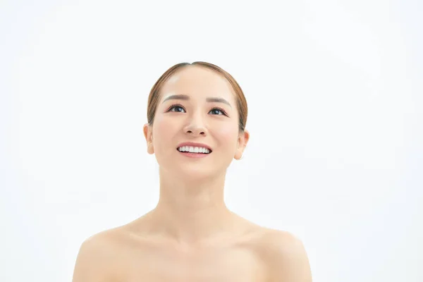 Feliz Hermosa Mujer Asiática Retrato Sobre Fondo Blanco — Foto de Stock