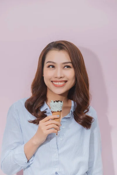 Menina Asiática Bonita Comer Junk Food Por Não Dieta Perda — Fotografia de Stock