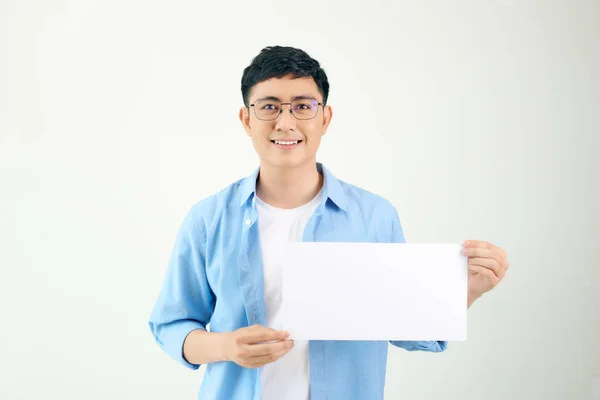 Азиатский Молодой Человек Показывает Панель Изолированы Белом Фоне — стоковое фото