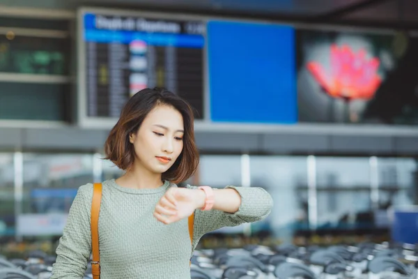 Elegant Woman Setting Her Watch Standing Airport — Stock Photo, Image