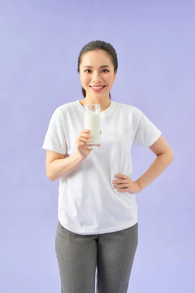 Gesunde Frau Mit Einem Glas Milch — Stockfoto