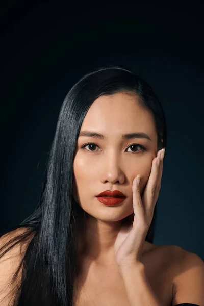 Nahaufnahme Sexy Asiatische Frau Isoliert Über Schwarzem Hintergrund — Stockfoto