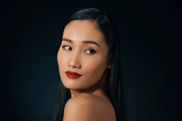 Porträtt Attraktiv Asiatisk Kvinna Isolerad Över Balck Bakgrund — Stockfoto