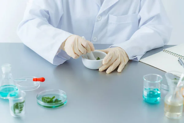 Hermosa Mujer Sana Preparando Cosméticos Naturales —  Fotos de Stock