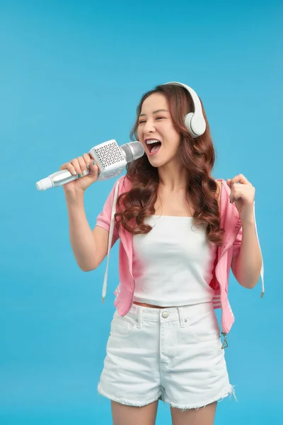 Életmód Portré Fiatal Aranyos Boldog Ázsiai Diák Lány Énekel Online — Stock Fotó