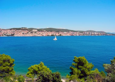 Sibenik Adriyatik Körfezi üzerinde.