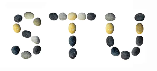 Çakıl taşları ile yapılmış Stu harfler.