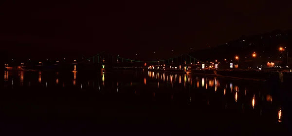 Iluminación nocturna de la ciudad . — Foto de Stock