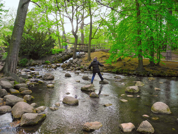 Переход через реку
.