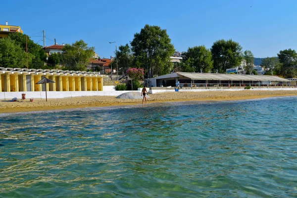 Deniz kenarında sabah yürüyüş.