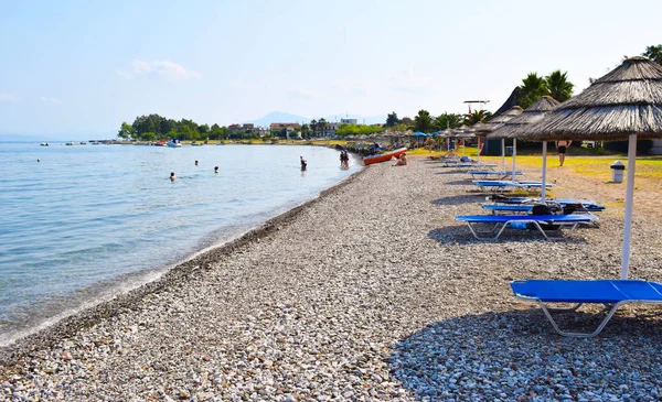 Playa en Kamena Vourla, Grecia . — Foto de Stock