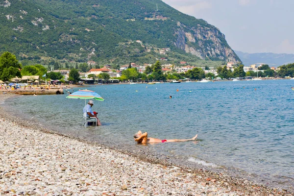 Playa en Kamena Vourla, Grecia . —  Fotos de Stock