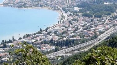 Kama Vourla Cityscape tarihinde Ege sahil, Yunanistan.