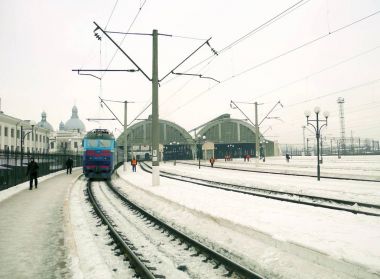 Çıkış yapan tren.