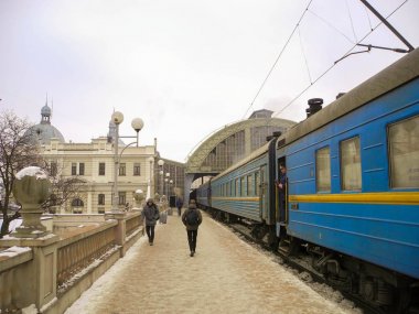 Tren istasyonu perron üzerinde.