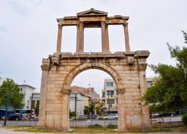 Atina'da hadrian kemeri.